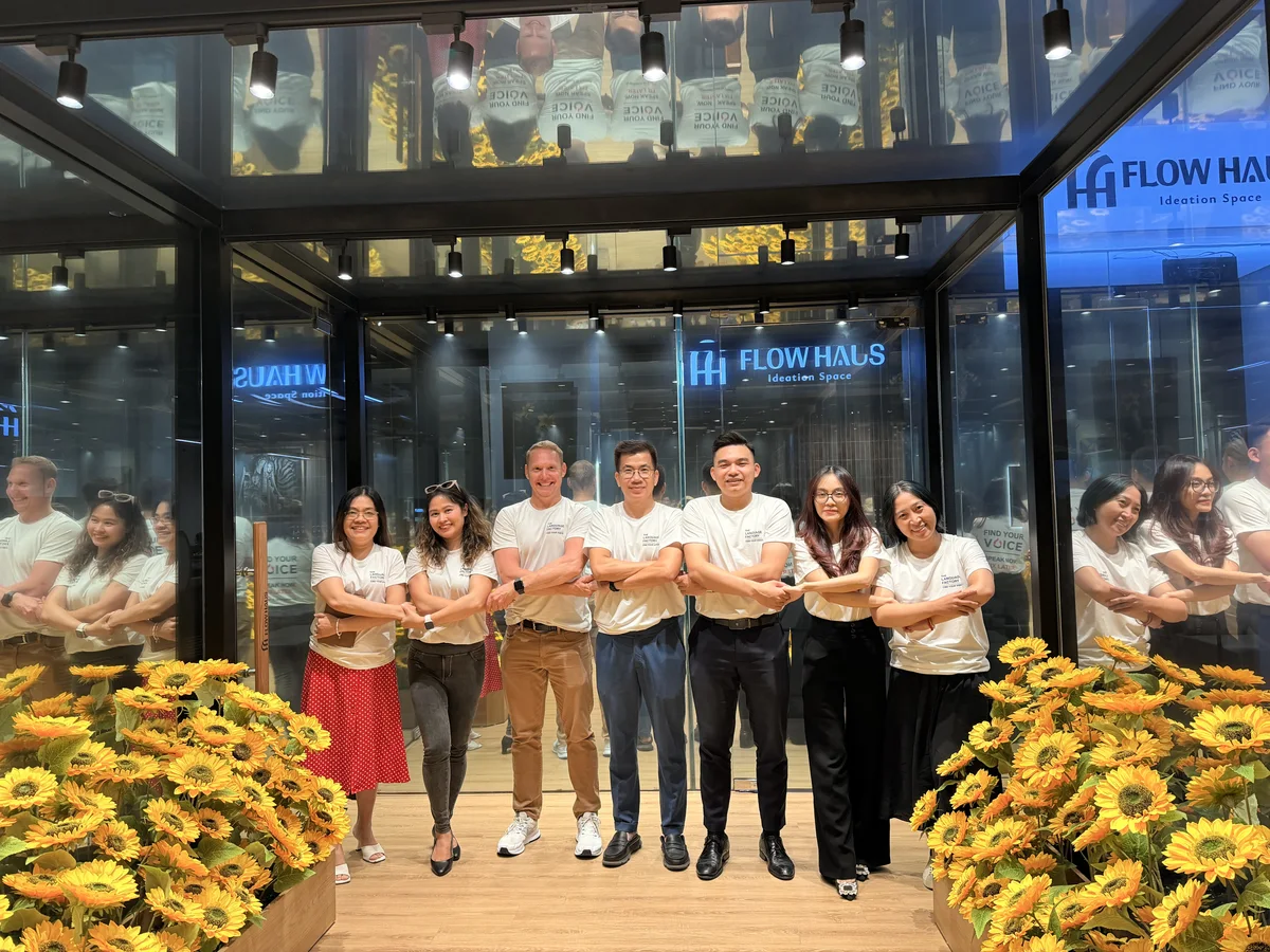 Học viên và đội ngũ Lighthouse sau buổi offline